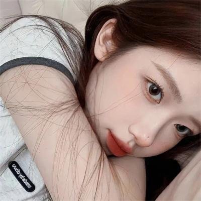 与暴君互换后，她地狱开局